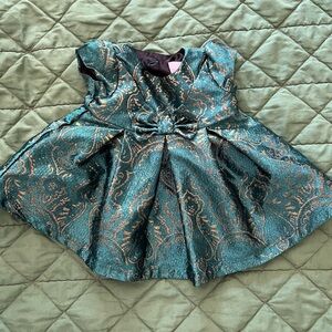 Green party dress euc children’s place 0-3 mo